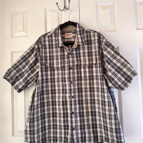 Wrangler Authentic’s Men's Short Sleeve Plaid Button-Up Shirt SZ 2XL - Picture 1 of 9